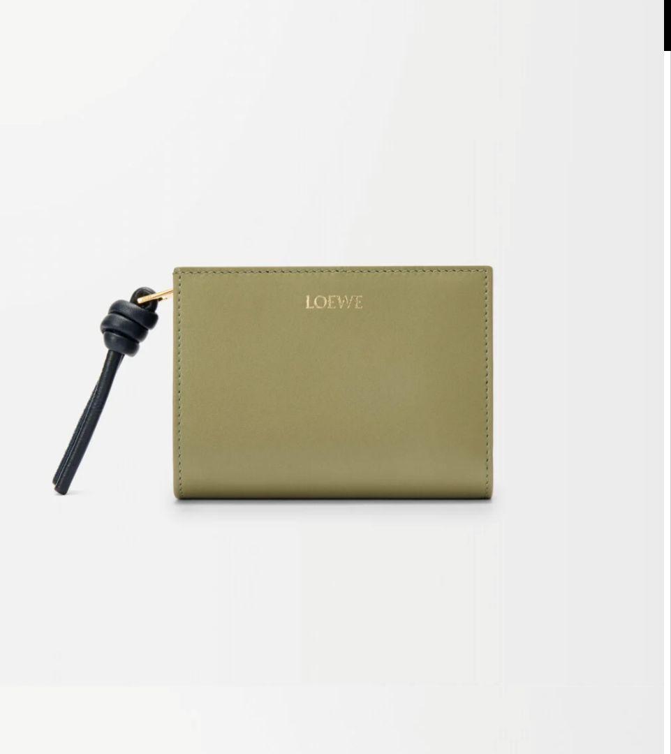 LOEWE ノット コンパクト ウォレット（シャイニーナパカーフ） 二つ折り財布