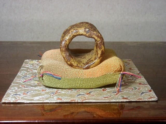 御深井焼　正木惣三郎（宗三郎）作　蓋置　在銘　無傷　保証　箱合。