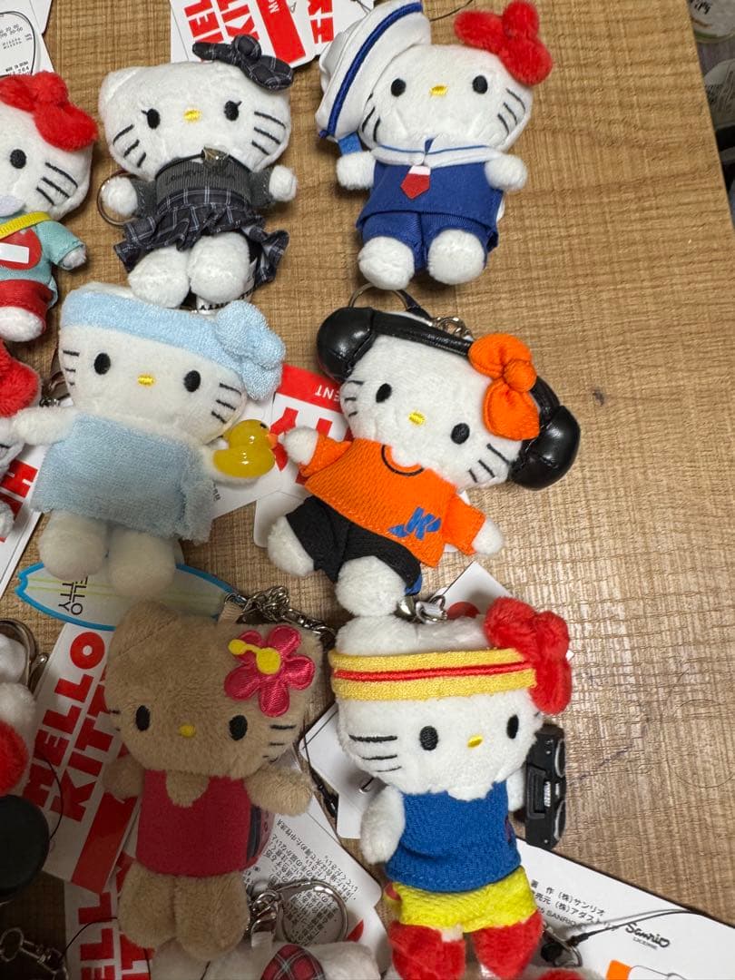 【新品】ME％ × Hello Kitty 限定コラボ マスコット 全27種