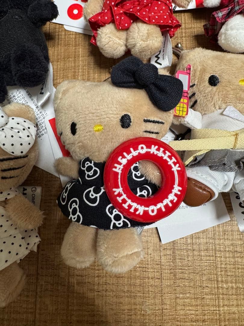 【新品】ME％ × Hello Kitty 限定コラボ マスコット 全27種
