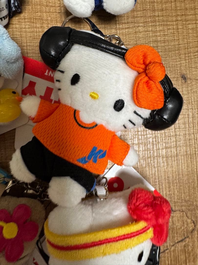 【新品】ME％ × Hello Kitty 限定コラボ マスコット 全27種