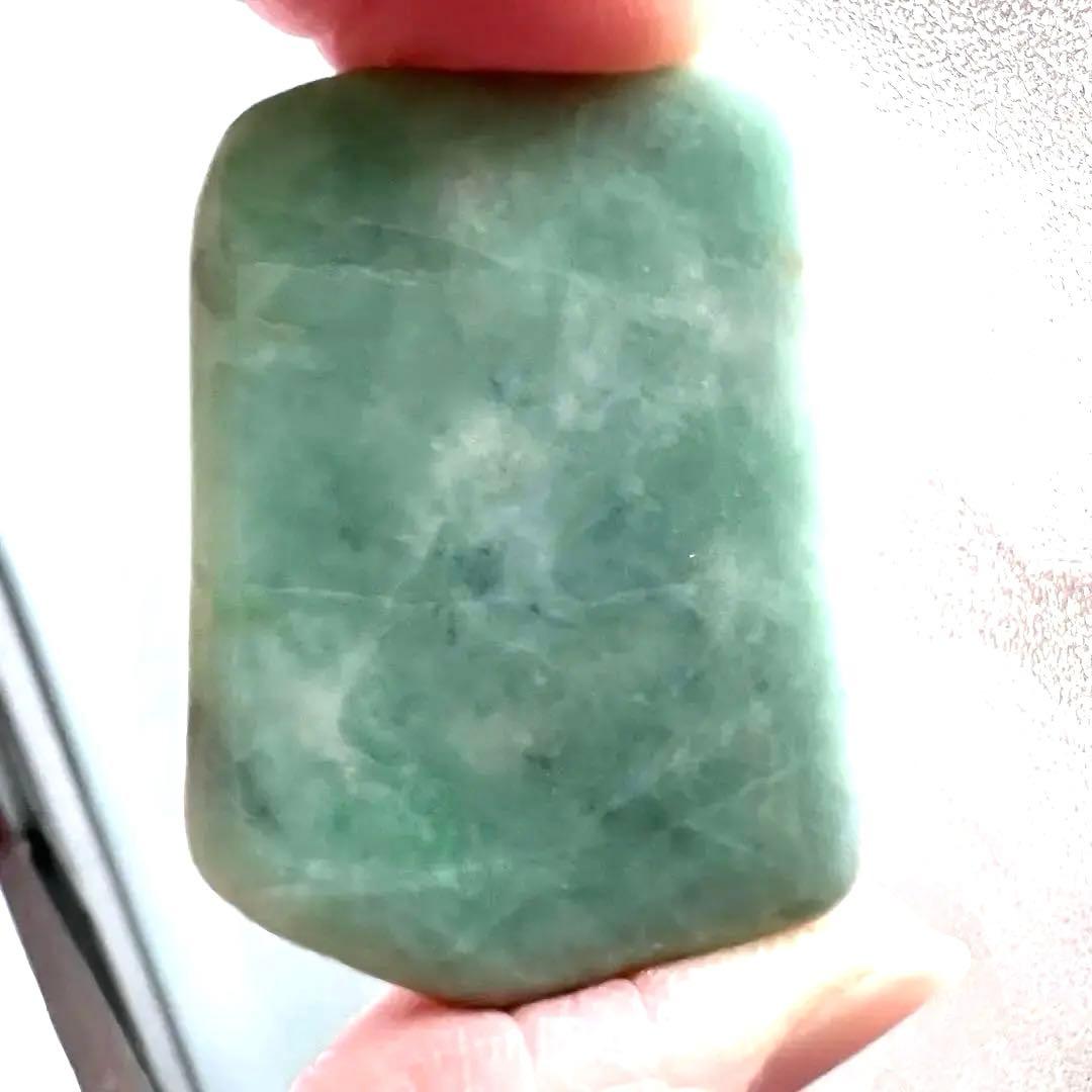 翡翠 緑色 長方形 糸魚川産　19.3g