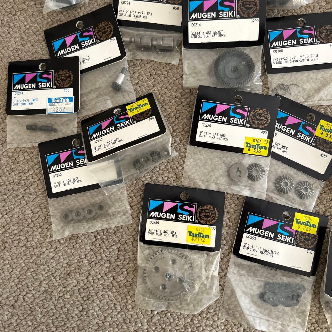 Mugen Seiki MBX5Tエンジンカー