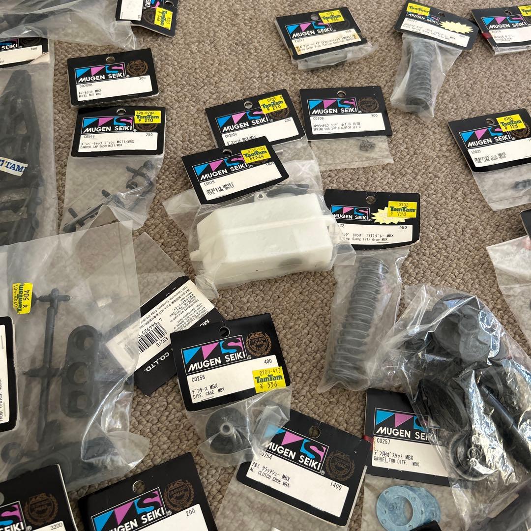 Mugen Seiki MBX5Tエンジンカー