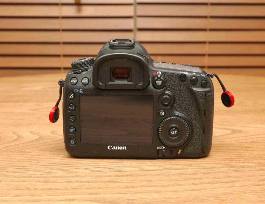 Canon EOS 5D Mark III 本体と付属品