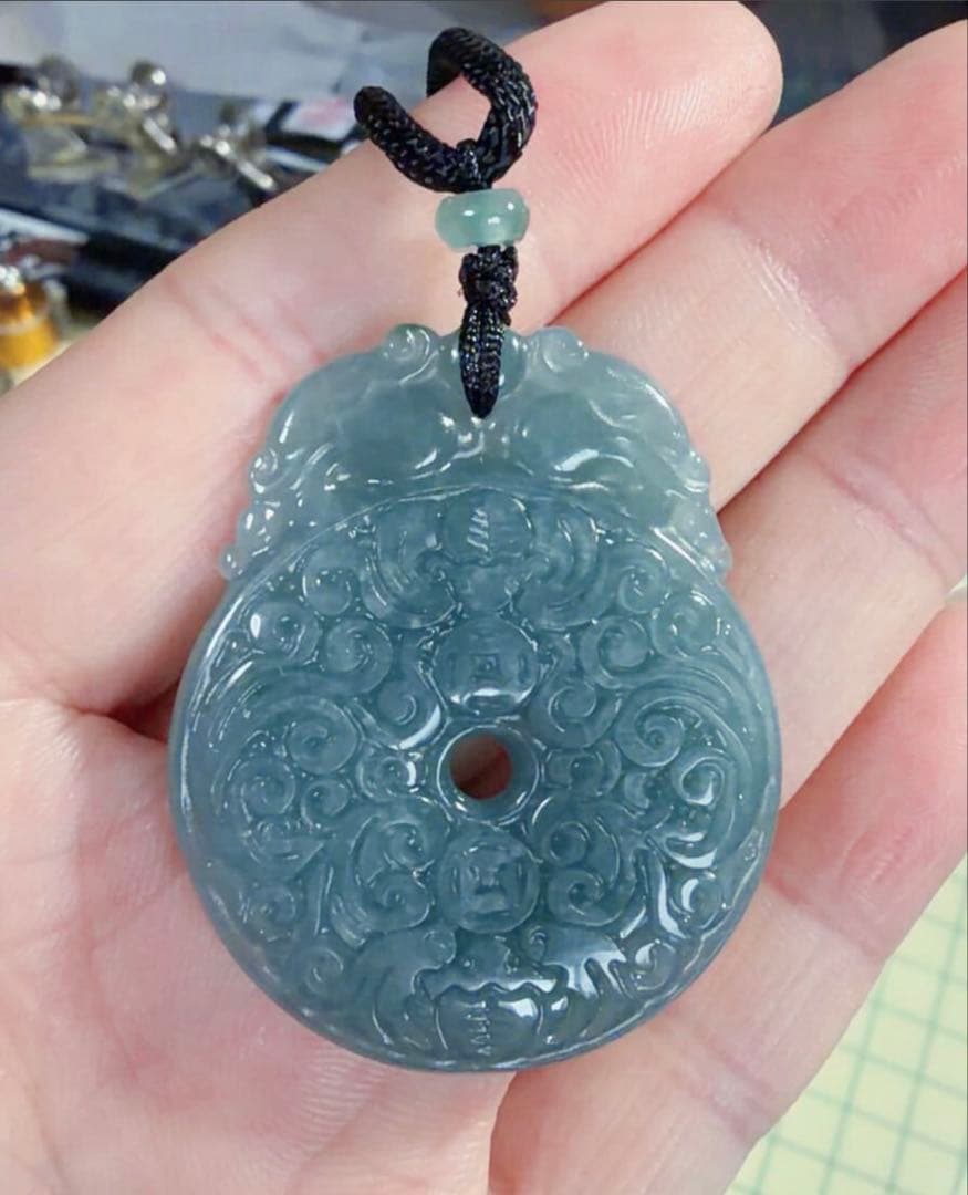R2-02677天然本翡翠《本物保証》 藍水ひすいペンダント 一点物