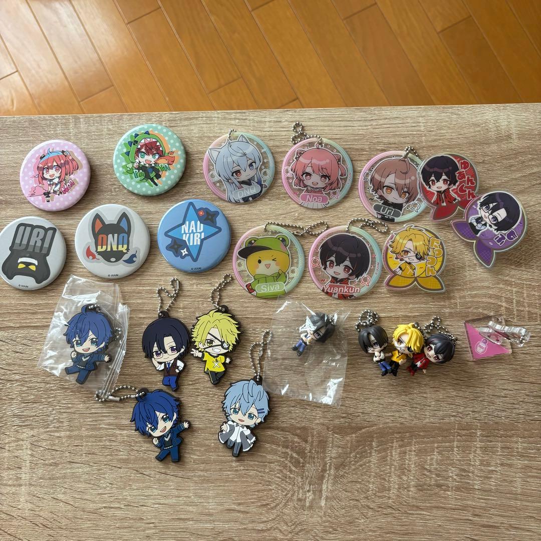 カラフルピーチグッズ からぴち まとめ売り 缶バッジ キーホルダー 等