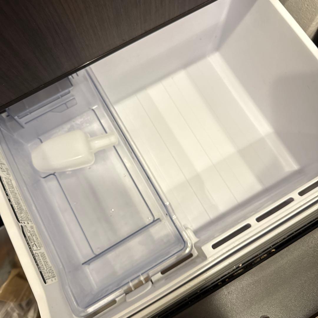 冷蔵庫　aqrsv24k 2021年製造