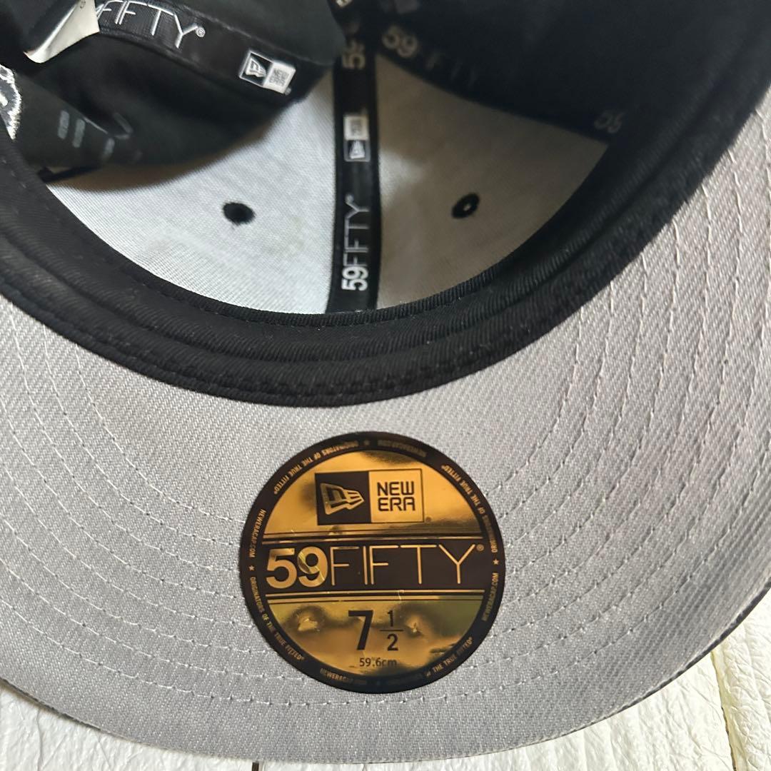 Supreme Leather Earflap Box logo Newera - メルカリ