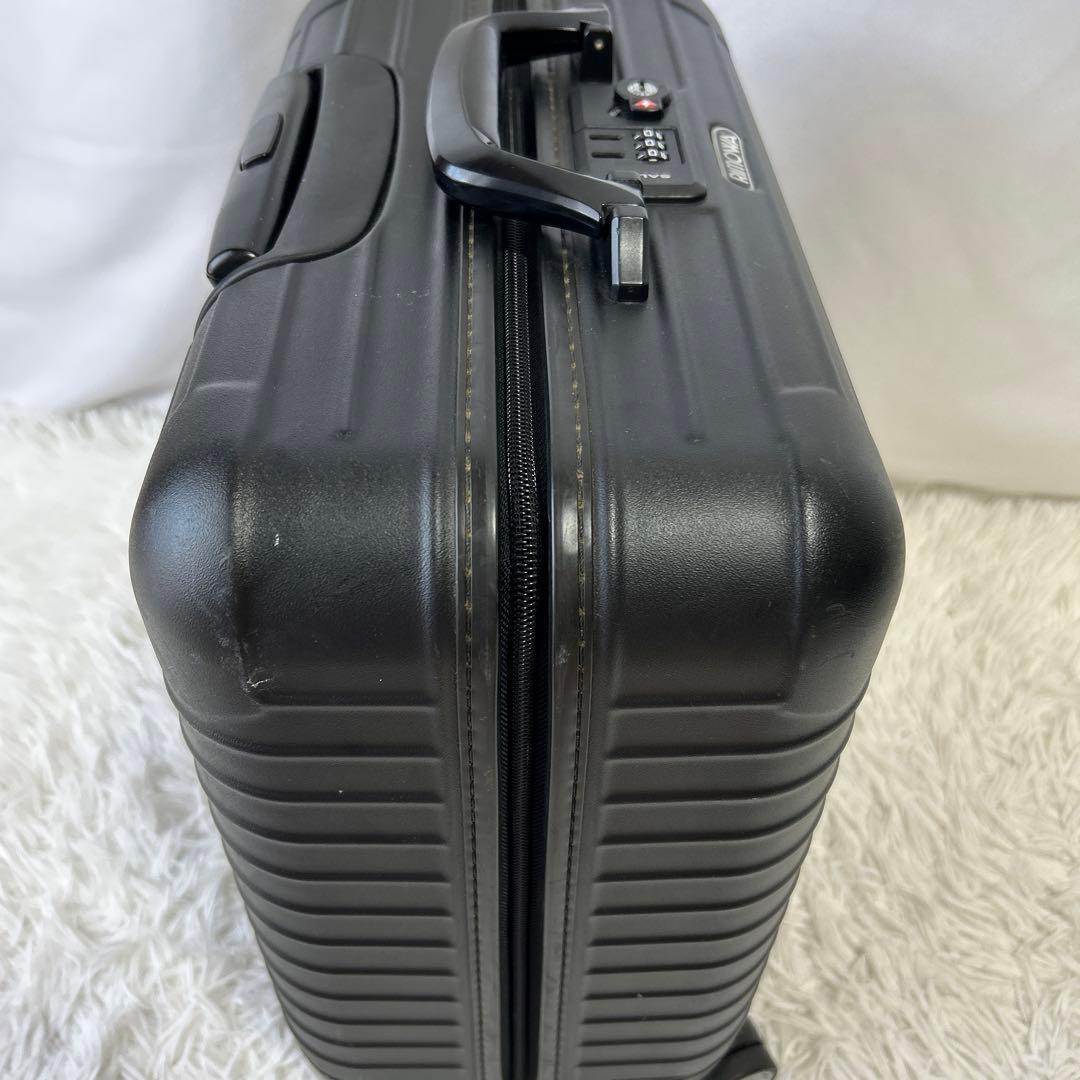 リモワサルサビジネストローリー27L 4輪マットブラックTSAロック