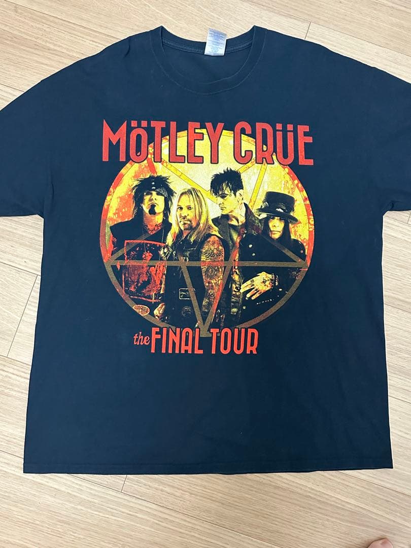 モトリー・クルーの2015年ファイナルツアーTシャツ2枚とパーカーのセット