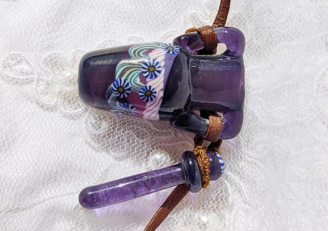 吉田正子トンボ玉（貳拾捌） 「瓶型」皮ひもネックレス ガラス玉に込め