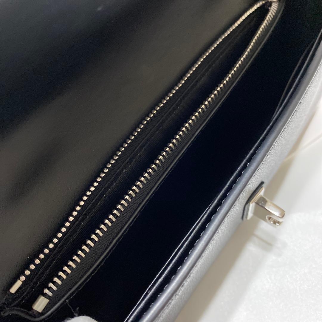 極美品　フルラ　FURLA ミニ ショルダーバッグウォレット　ストラップ付