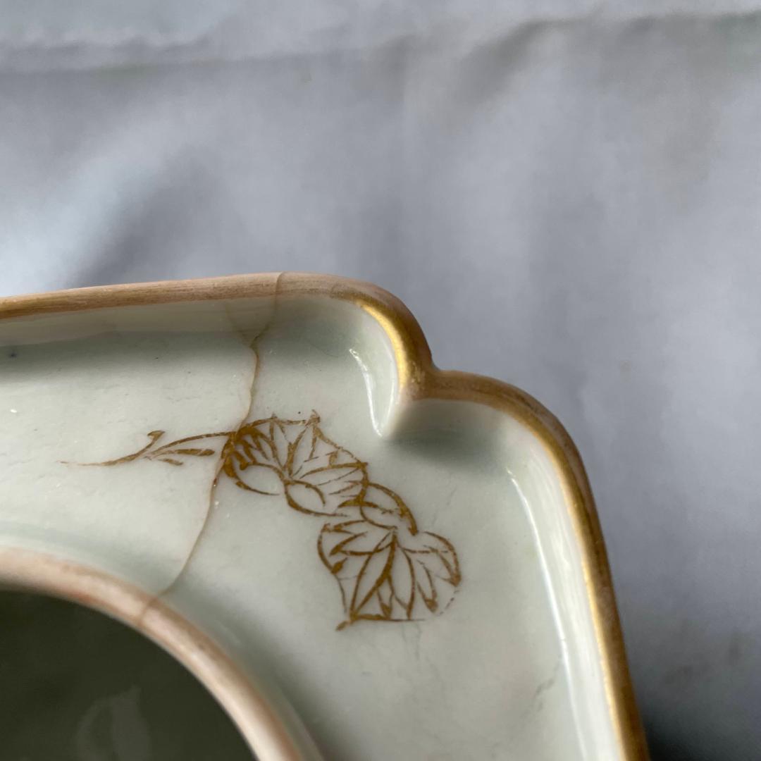 京の骨董品です！少し大きめ 四角の盃台 金彩 染付 長寿盃