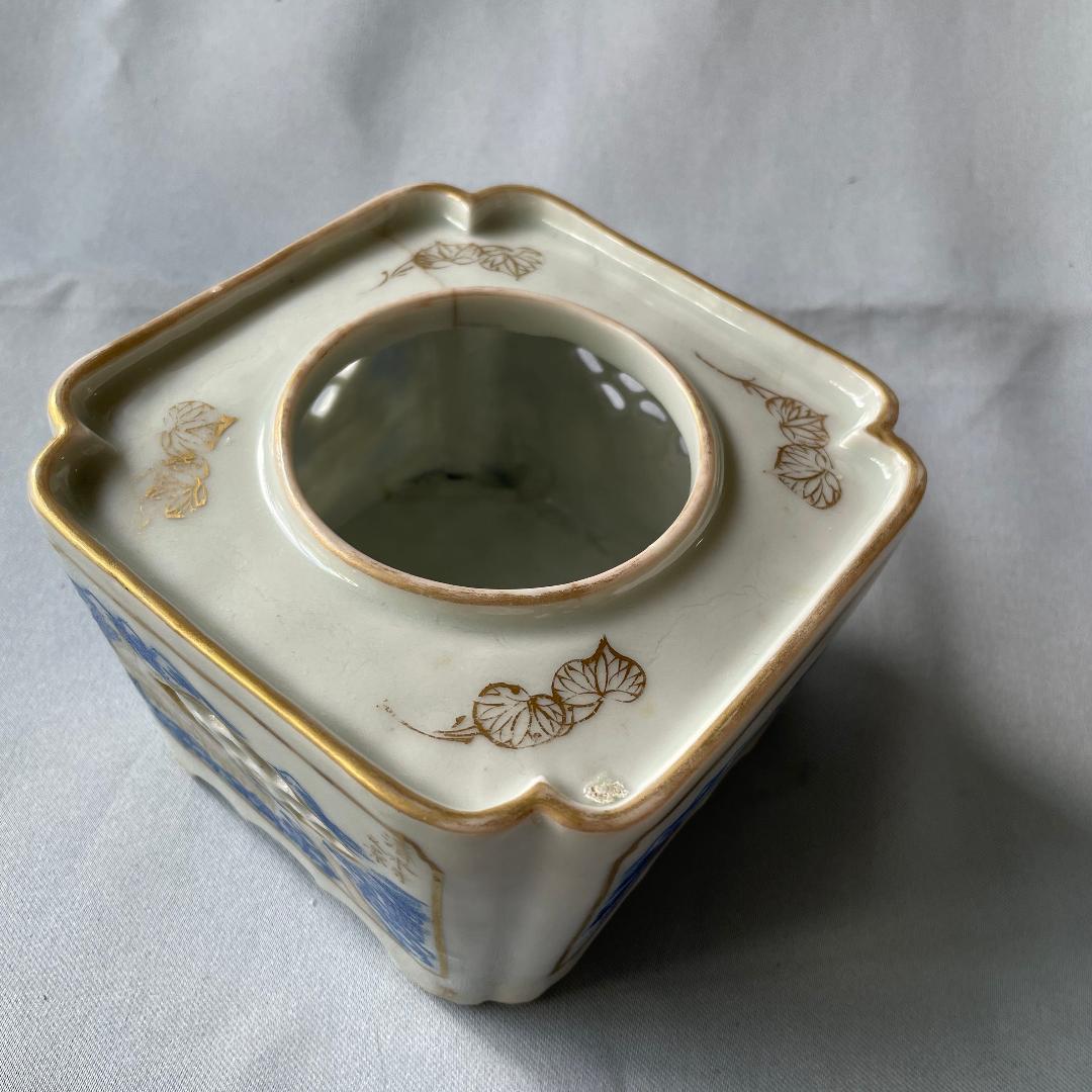 京の骨董品です！少し大きめ 四角の盃台 金彩 染付 長寿盃