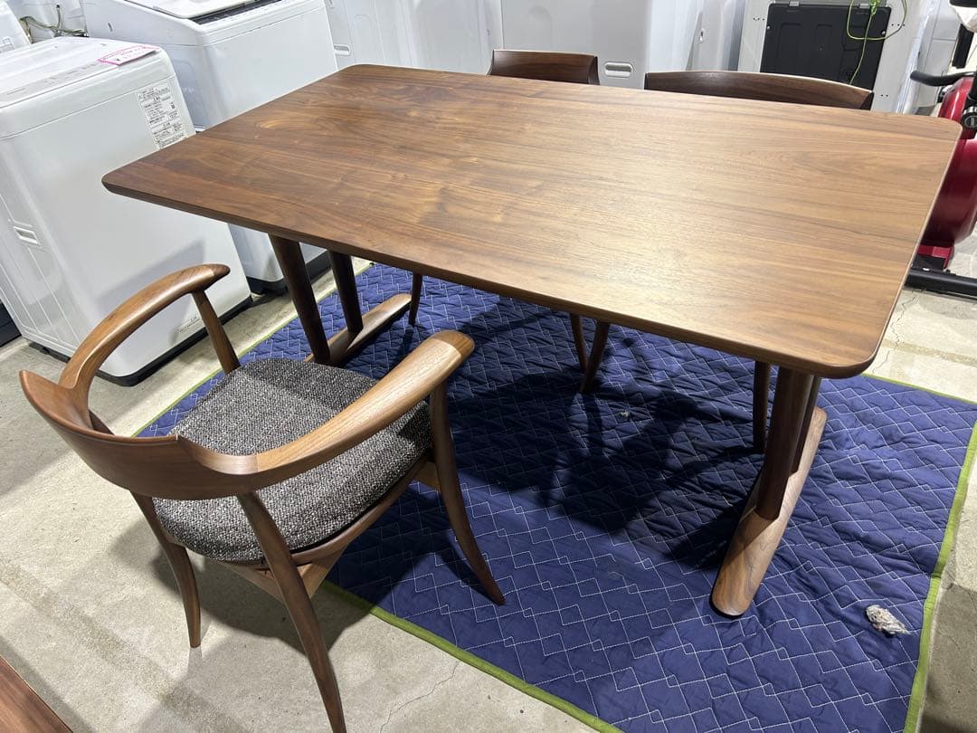 M*E様 美品飛騨産業キツツキマーク　ダイニングテーブル　3脚椅子セット