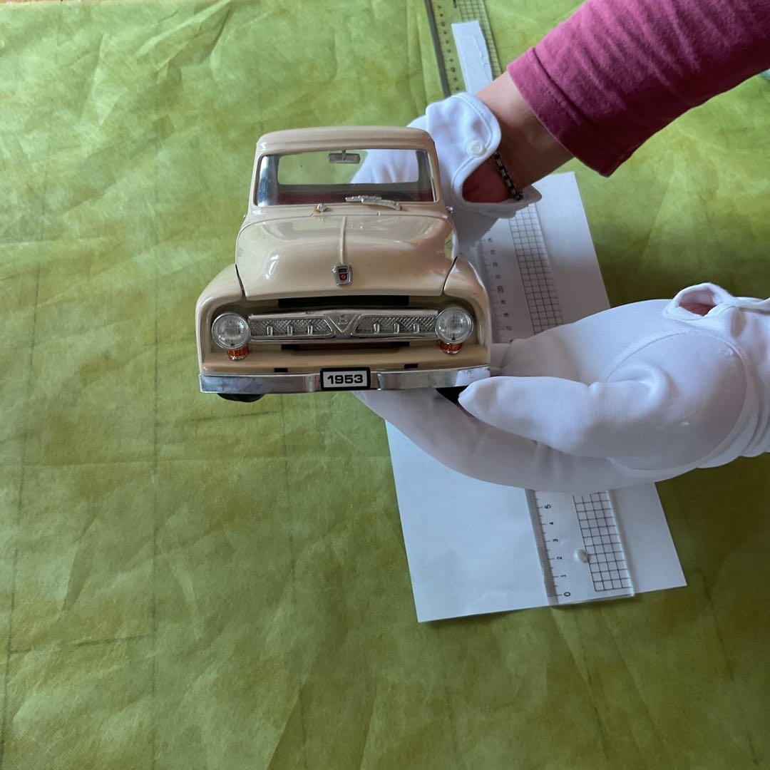 1963年モデル クリーム色ミニカー