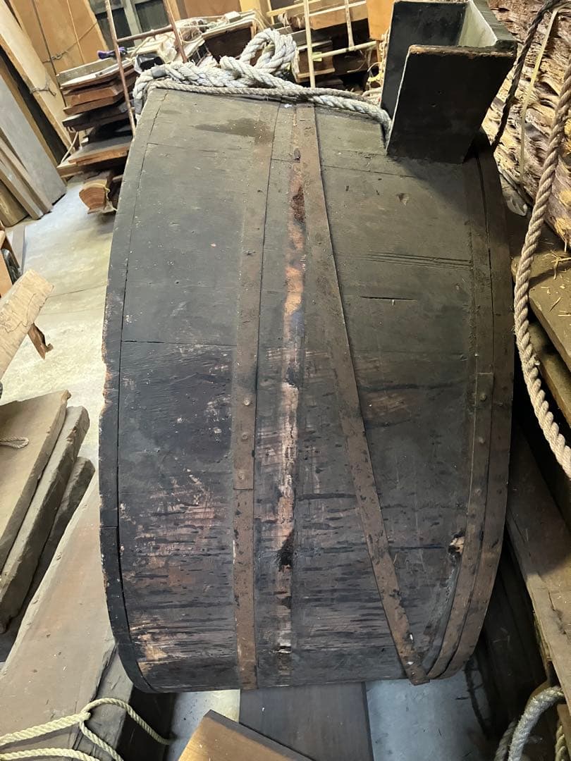 漆製造工程で使用する大きな桶　外径直径約110cm×約46cm