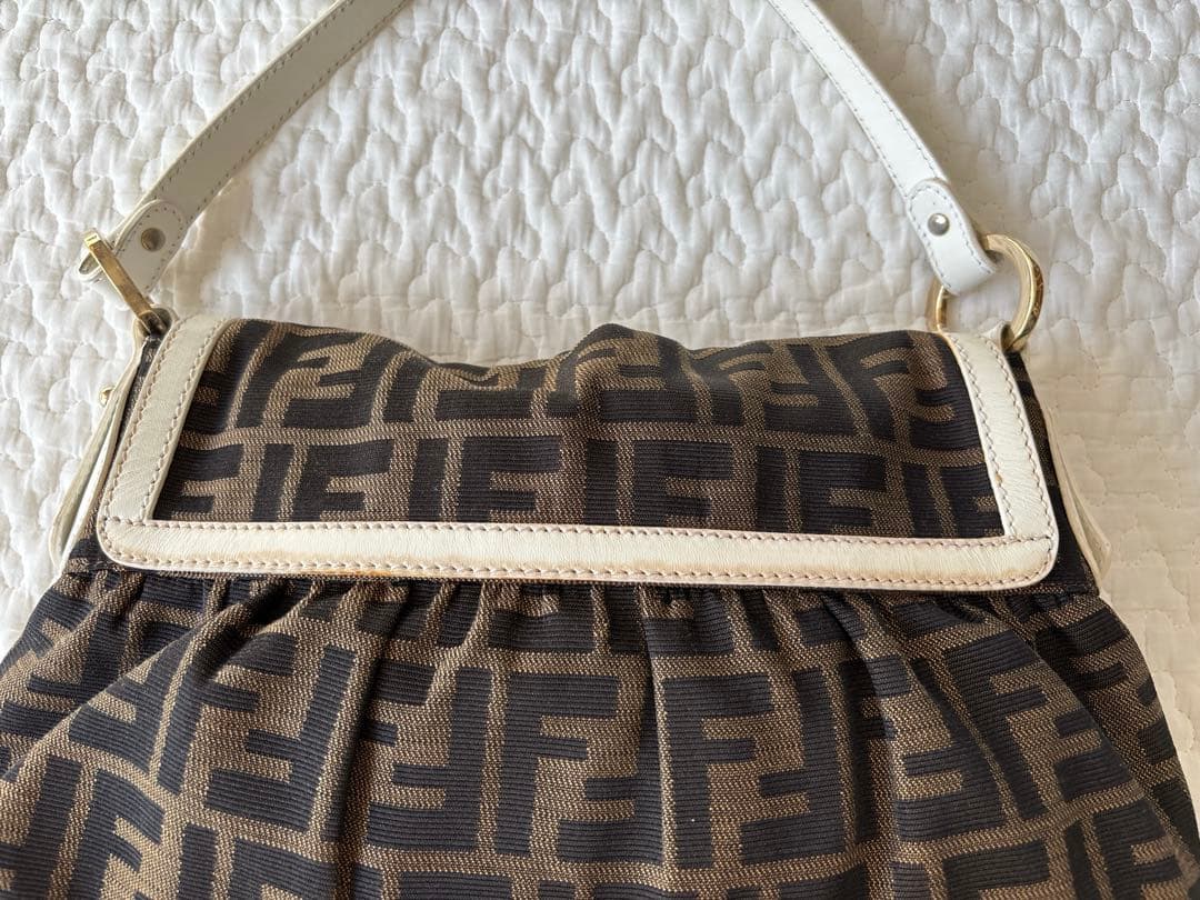 FENDI フェンディ ズッカ柄 ショルダーバッグ ブラウン×ホワイト レザー