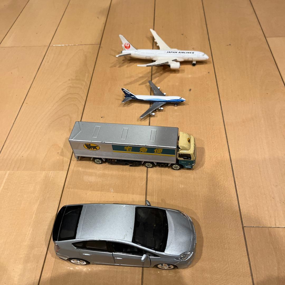 トミカ ミニカーまとめTOMICA 93台おまけ付きディズニーアンパンマン等