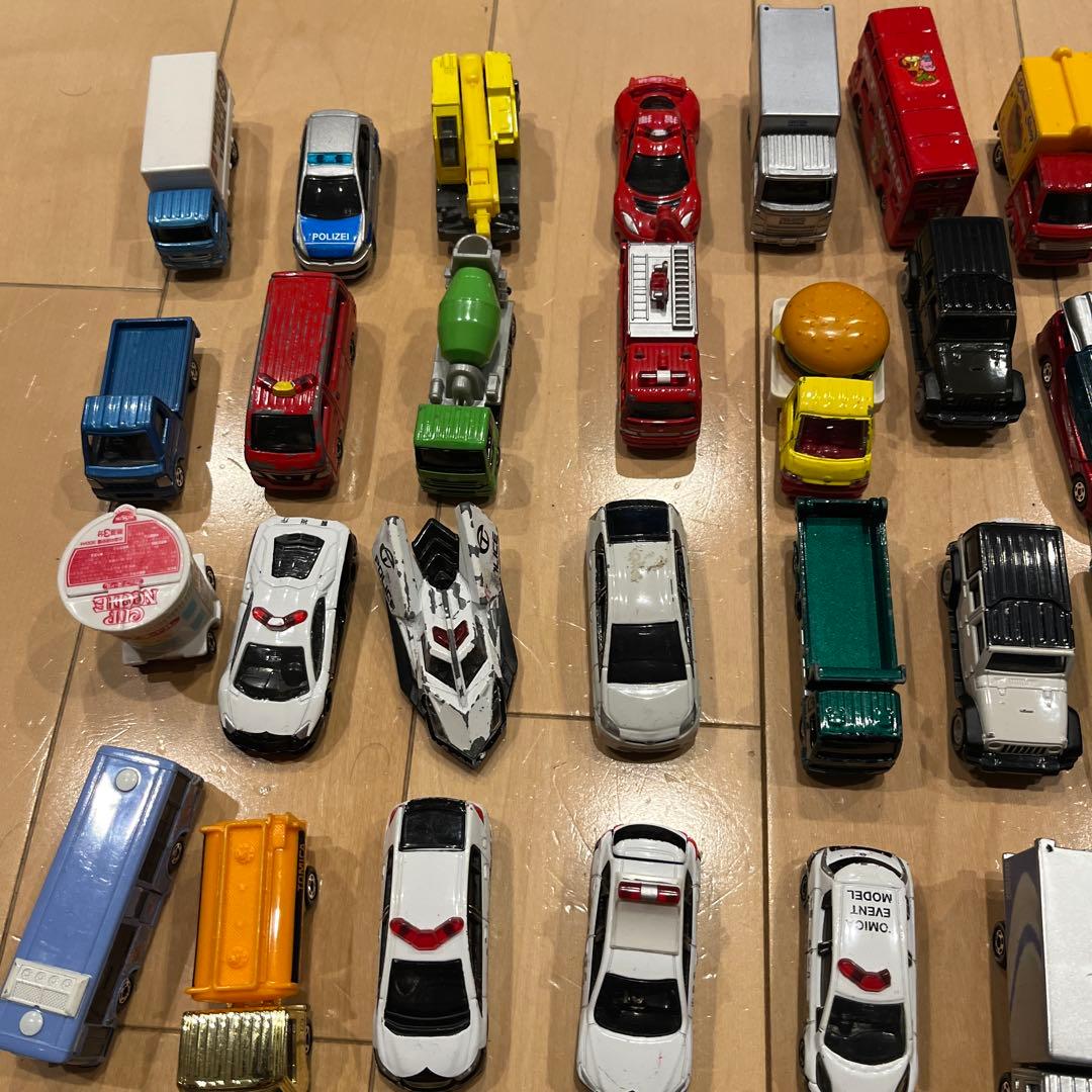 トミカ ミニカーまとめTOMICA 93台おまけ付きディズニーアンパンマン等