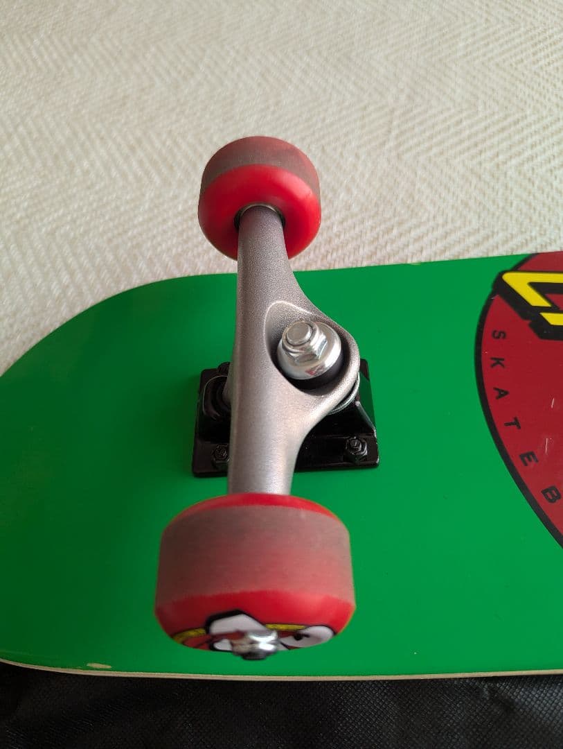 ☆ヨクサル☆【送料込み】　サンタクルーズ　スケボー