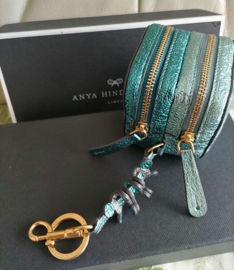 新品未使用アニヤハインドマーチ　ケース　ミニバッグ　チャーム　キーホルダー