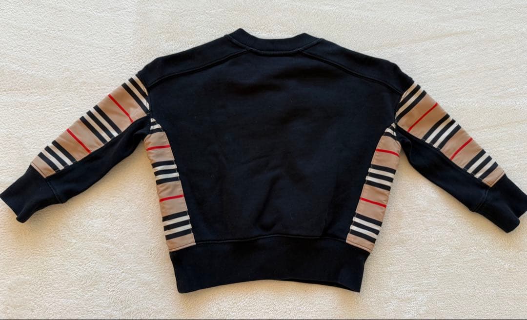akn.fuj_BURBERRY 黒トレーナー 3Y
