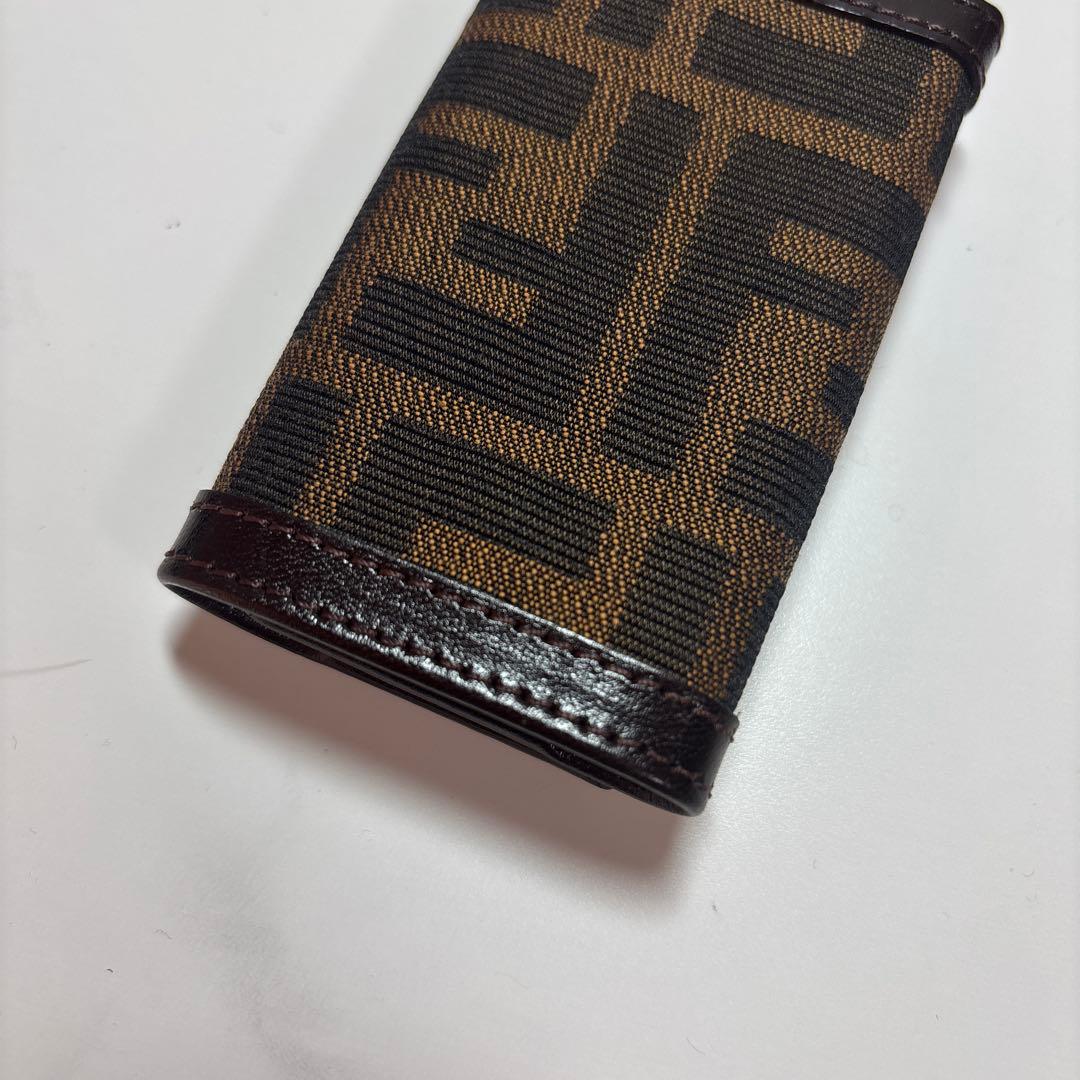 美品✨】 FENDI キーケース 6蓮 ズッカ柄 ブラウン - メルカリ
