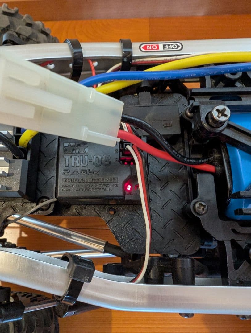 タミヤ CR-01 ランドクルーザー40 純正新品バッテリー、予備タイヤつき