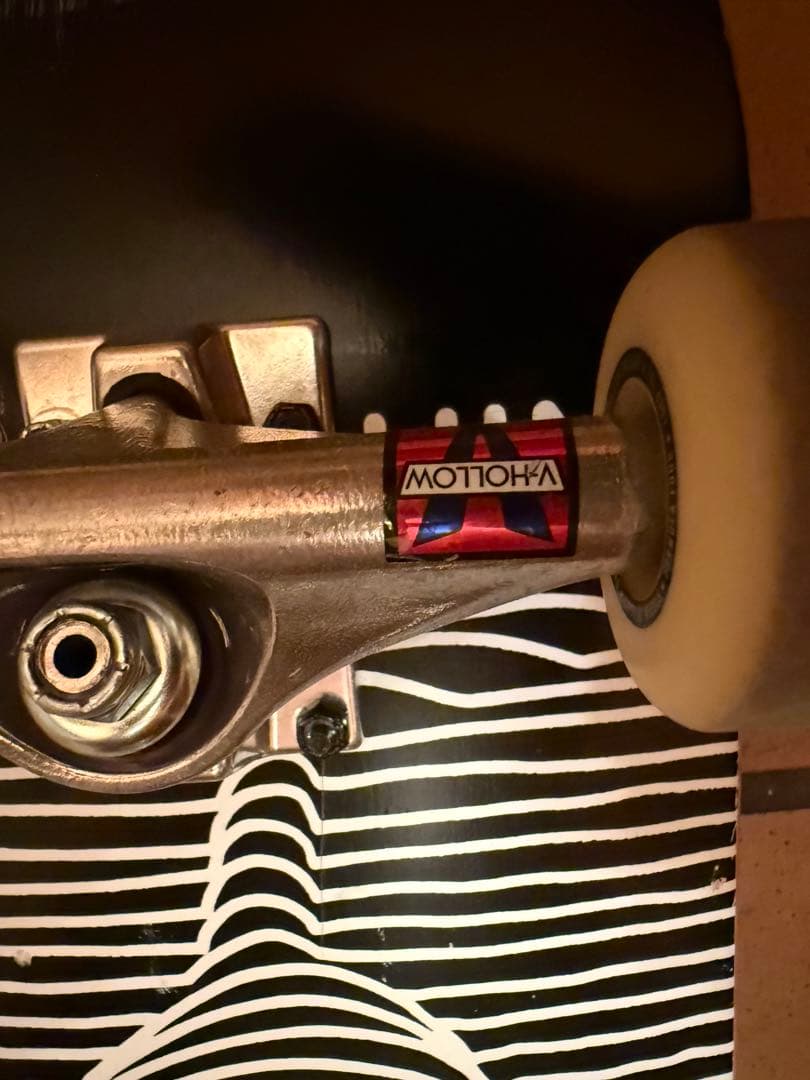 ストライプ柄スケートボード