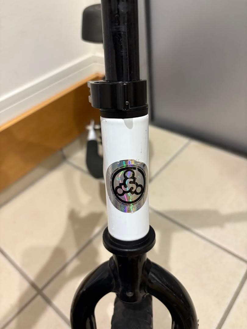 ストライダー 12 限定カラー　save the children