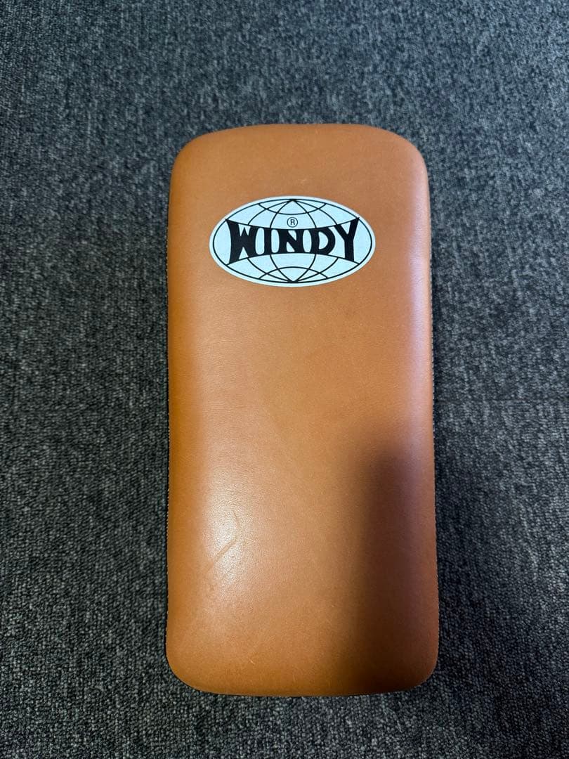 極美品】 WINDY キックミット KP-6 キックボクシング ムエタイ