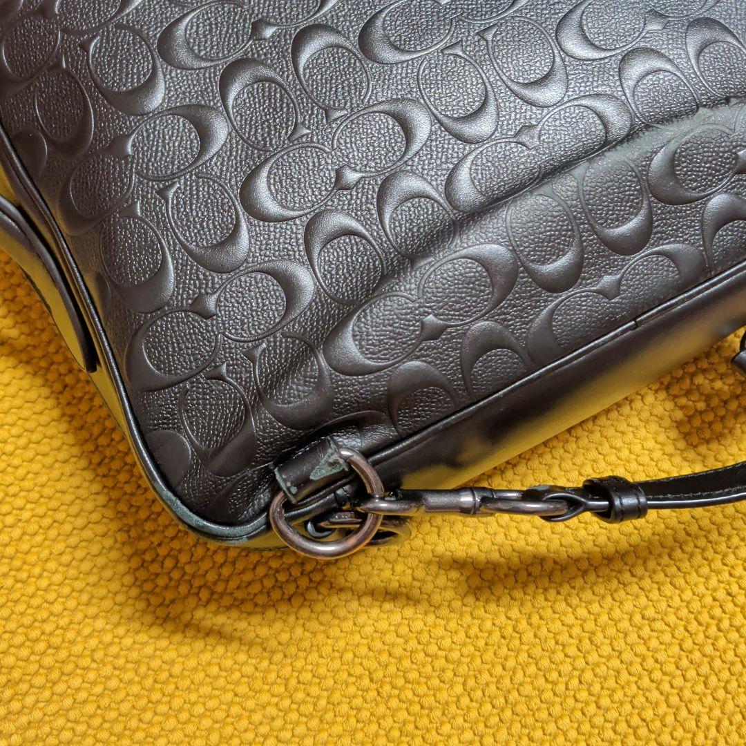 COACH ブラックエンボスショルダーバッグ