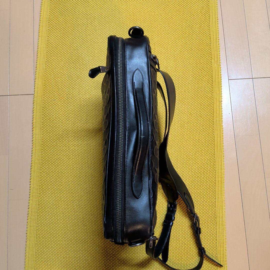 COACH ブラックエンボスショルダーバッグ