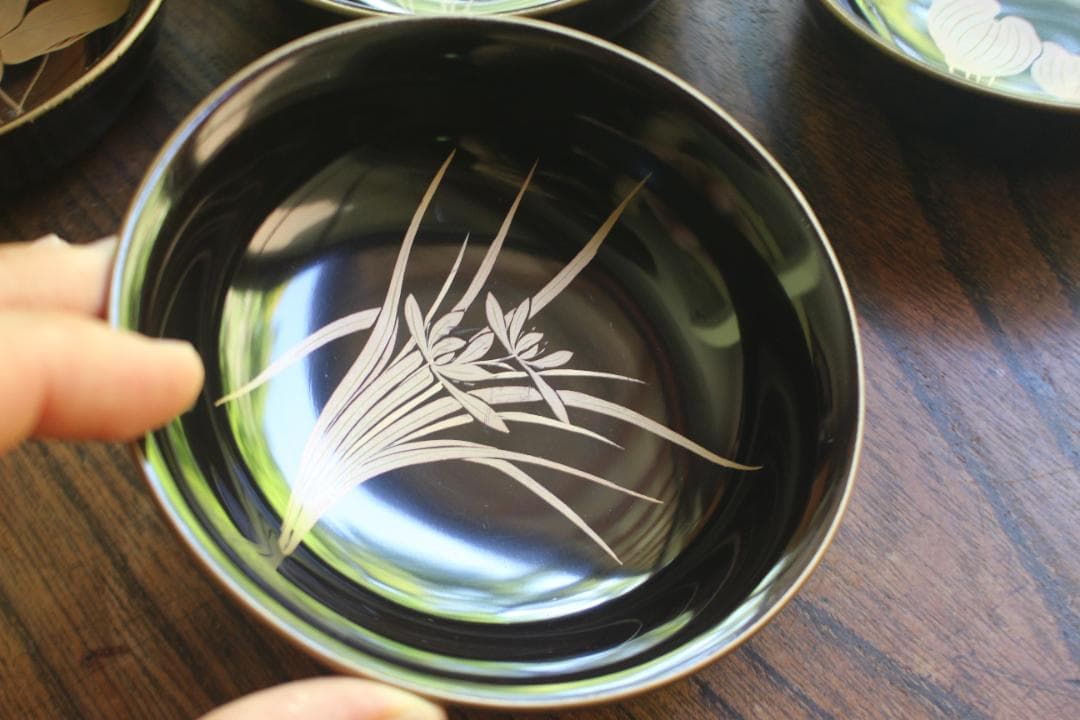 ばら売り可！時代金縁黒漆に優美な草花蒔絵の映える小皿6