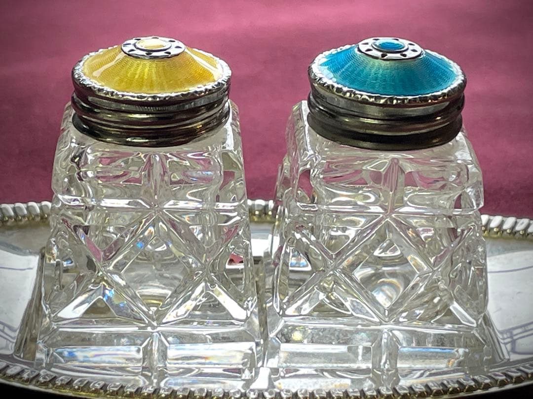 Hroar Prydz シルバーとギロシェエナメルガラス製ソルト&ペーパー