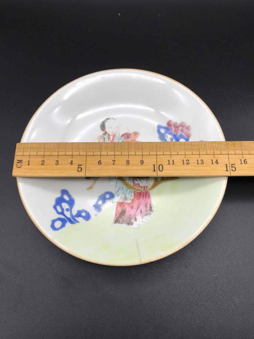 中国古玩 清乾隆時代 大清乾隆年製 在銘 粉彩人物物語