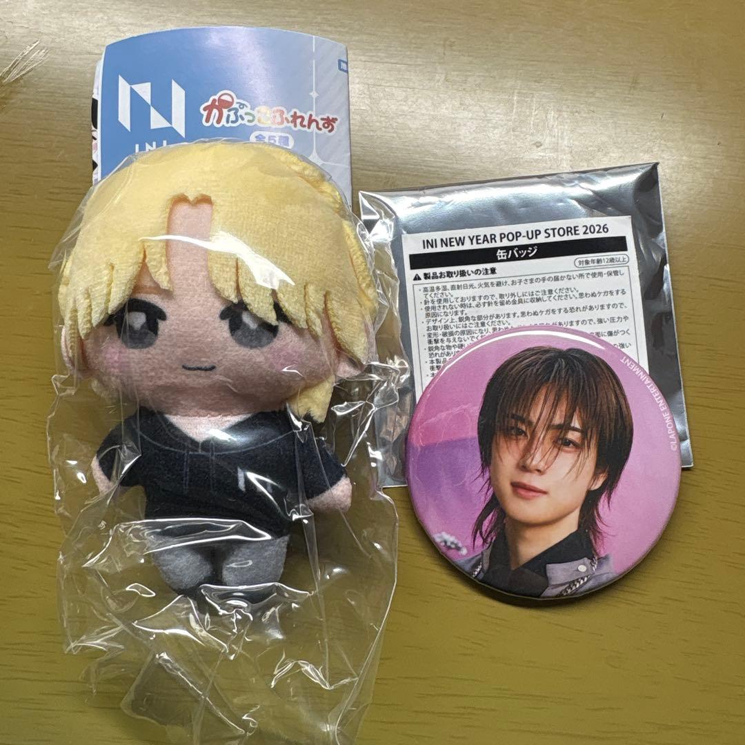 INI佐野雄大キャラクター ぬいぐるみとバッジセット - メルカリ