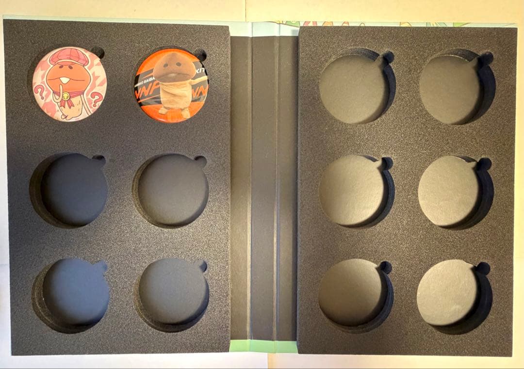 なめこ栽培キット　缶バッジコレクションブック