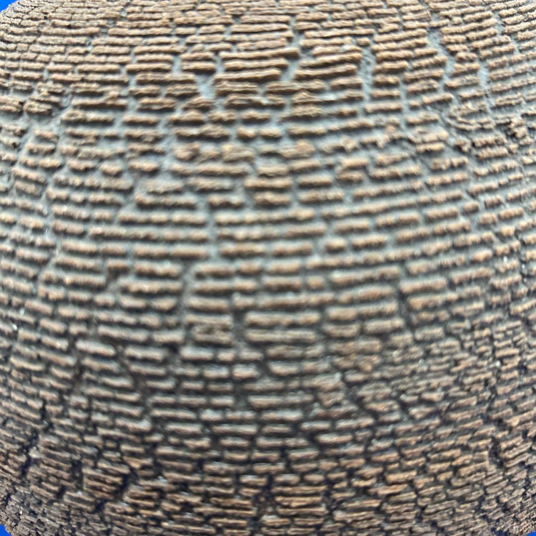 作家作品 テクスチャーのある陶器製球形花瓶