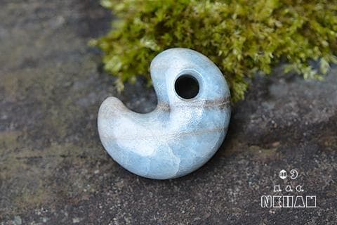 【入りコン沢・青・高品質】糸魚川翡翠輝石・勾玉　約8.1g・2.3cm