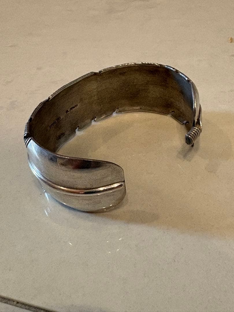 【24時間限定特価】ハーヴィーメイス　フェザーバングル 25mm