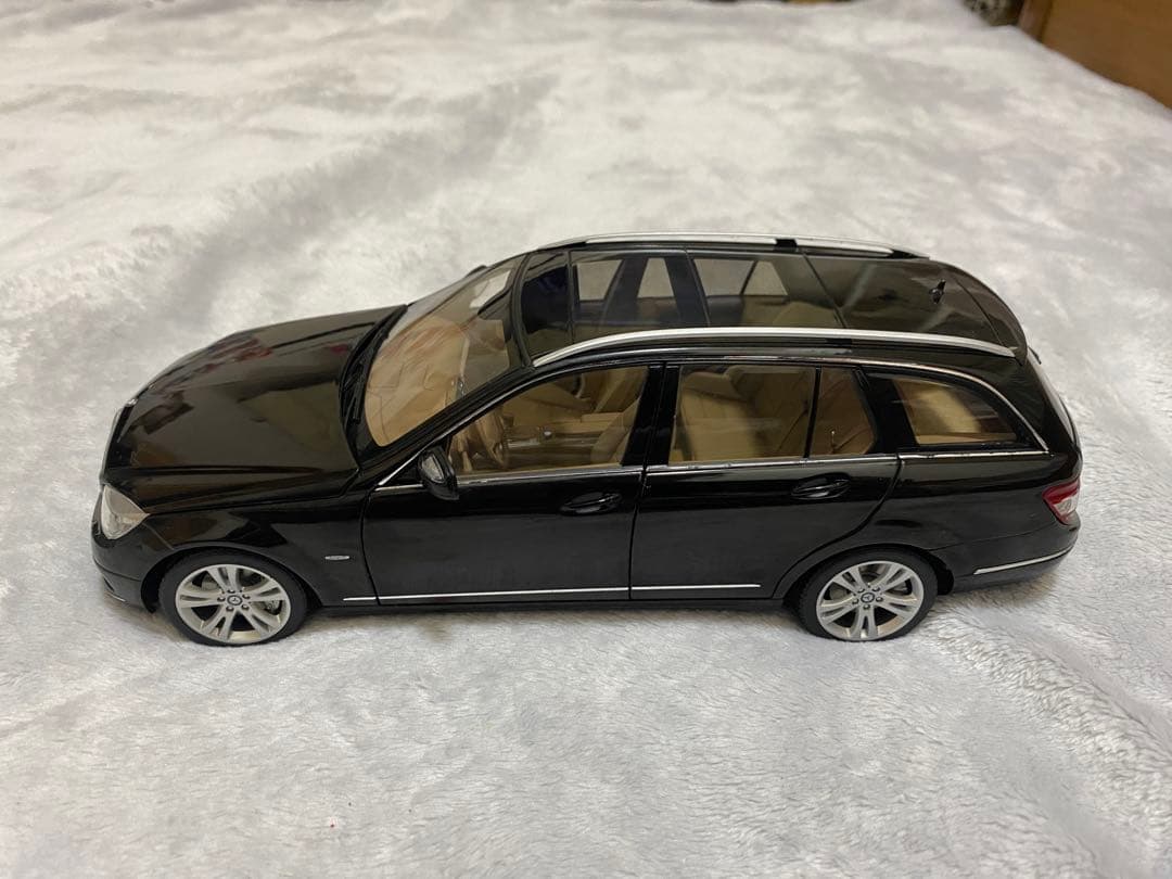 ミニカー AUTOart Mercedes-Benz C-Klasse 1/18
