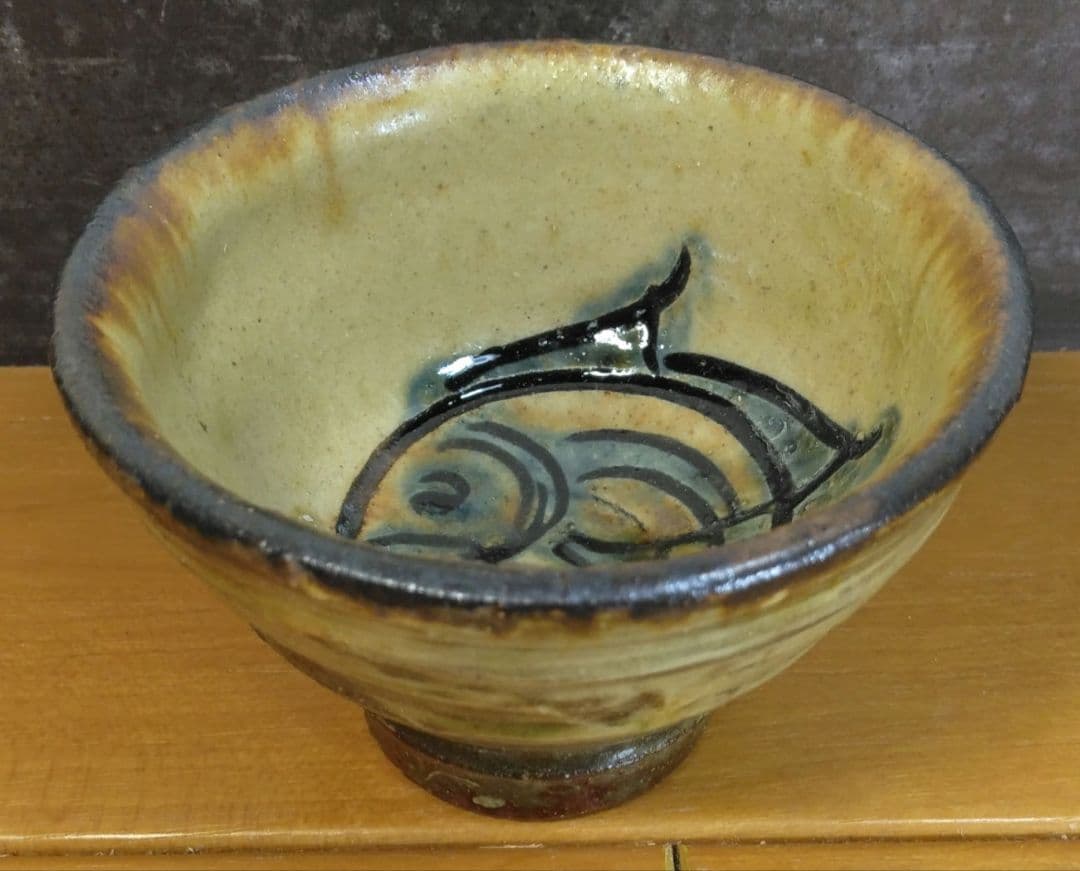 人間国宝 金城次郎 ぐい呑(魚紋ぐい呑）栞 共箱 壺屋焼 壷屋焼 やちむん