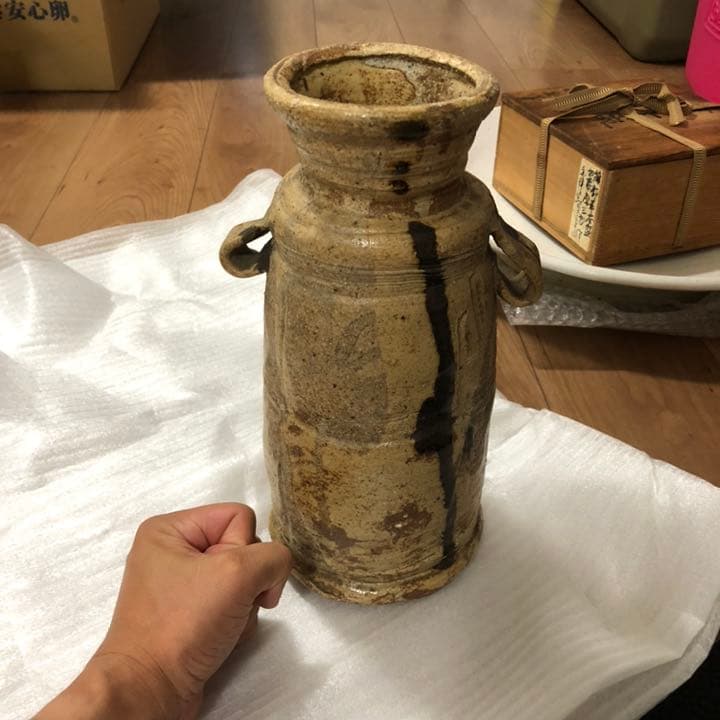 人間国宝◼️究極の古美術◼️蔵から凄い雰囲気の漂う花瓶の壺が出て来ました。