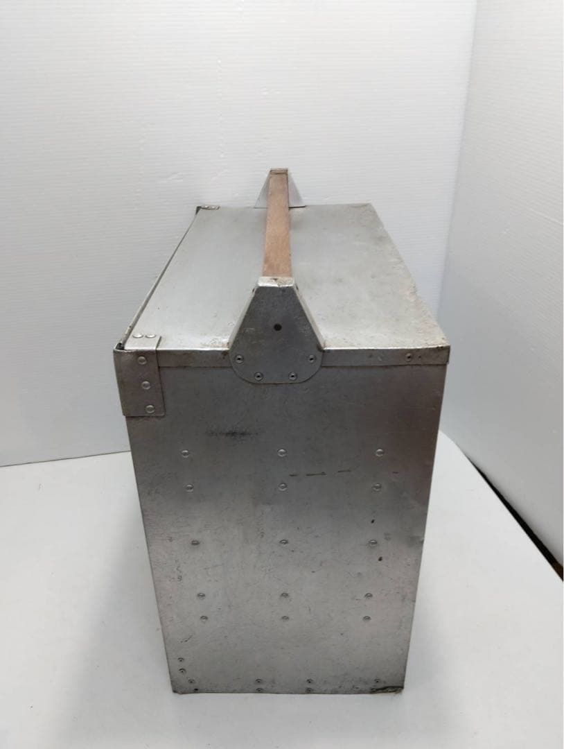 G2130【昭和レトロ】出前用 アルミ製 おかもち (木製棚/持ち手付き)