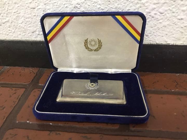 文鎮、創価学会の池田大作名誉会長からの頂き物 節約 文鎮、創価学会