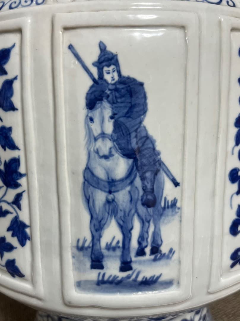 中国美術 清朝清代 青花刀馬人物図紋瓶 美品 陶磁器 装飾品 工芸品 美術品