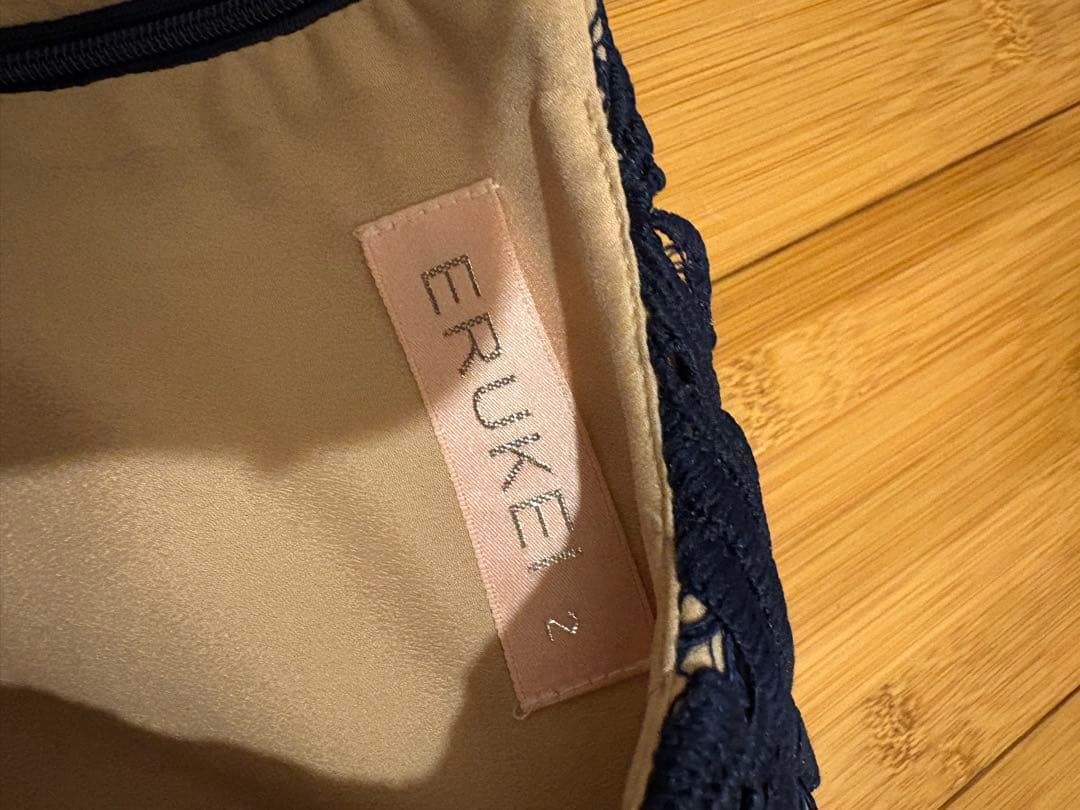 エルケイ　ネイビーレースミディドレス フリル付き